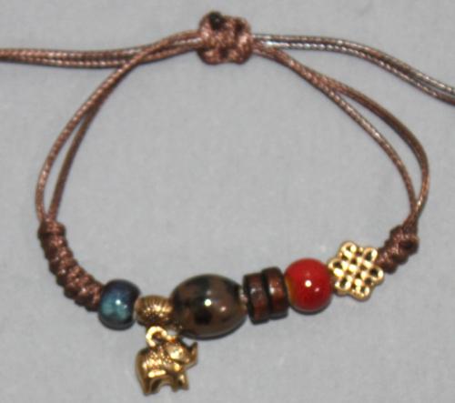 Bracelet ajustable avec perles et breloques N°143